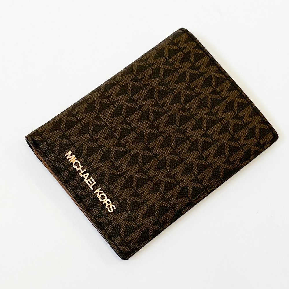 Michael Kors Jet Set Travel Passport Case Wallet MK Signature Brown - Picture 3 of 10